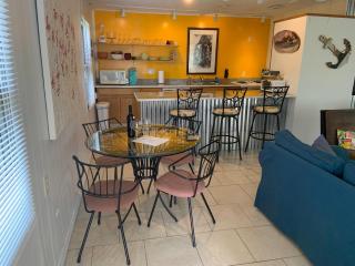 Hibiscus Cottage - Downtown and Steps to the Beach! - Flagler Beach - 5