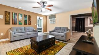 Spacious Getaway with Pool, Near Orlando Parks - Davenport - 4