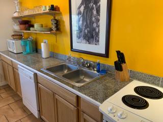 Hibiscus Cottage - Downtown and Steps to the Beach! - Flagler Beach - 3