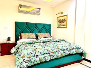 National Luxury Apartment - Studio 1 Bed - Lahore - 6