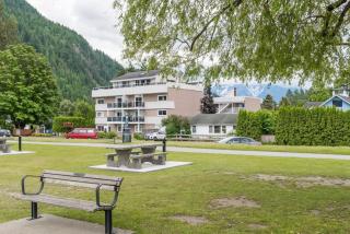 Oasis Top Floor Suite with Lake and Mtn View - Harrison Hot Springs - 5