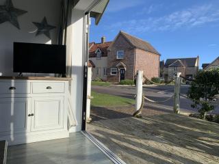 Sophies beach house, The Bay Filey, sleeps 4, 2 dogs welcome - 6