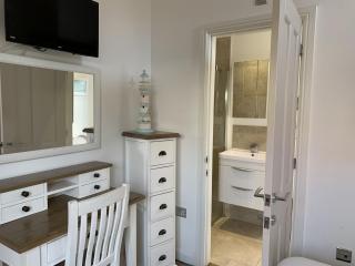 Sophie Beach Hut at The Bay, sleeps 4, 2 dogs welcome - Filey - 3
