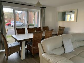 Bay Tree House - The Bay Filey, sleeps 8, 2 dogs welcome - Filey - 6