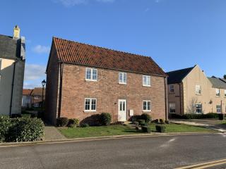 Bay Tree House - The Bay Filey, sleeps 9, 2 dogs welcome - 0