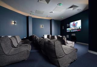 HNFC Stays - Central Business Studio w/ gym - 8