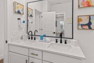 The O'Keeffe-2nd Floor Boutique Hotel Suite - Bentonville - 4