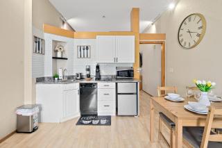 European style Queen Suite in Palm Coast - Best view with Balcony near Beaches! - Palm Coast - 3