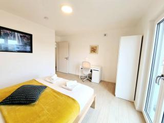 Luxurious 5 bedrooms house - - 8