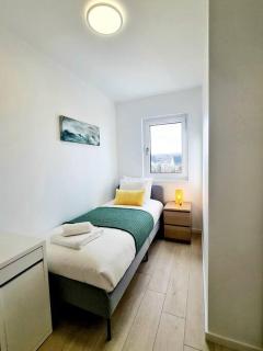 Luxurious 5 bedrooms house - - 5