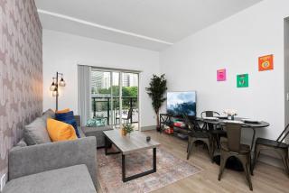Stylish 4 Bed - 2 Mins to Stadium - Free Parking - Gym - Views - Charlotte - 5