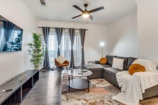 Elegant 1BR with resort style pool near The Domain - 7