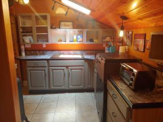 Beer City Room - Heart of West Asheville - 8