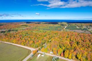 Cozy Harbor Springs Vacation Rental, 13 Mi to Town - Harbor Springs - 9