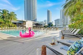 Upper studio Balcony Pool Gym - Near Beach - Hallandale Beach - 3