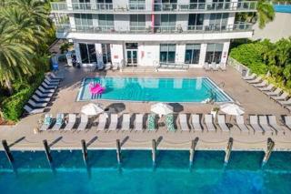 Upper studio Balcony Pool Gym - Near Beach - Hallandale Beach - 1