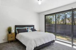 New Architect designed Coastal retreat-water views - Hobart - 4