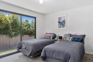 New Architect designed Coastal retreat-water views - Hobart - 5