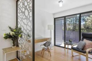 New Architect designed Coastal retreat-water views - Hobart - 3
