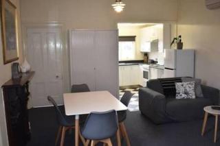 Comfy Apartment with carpark 2 minutes to CBD - Hobart - 8