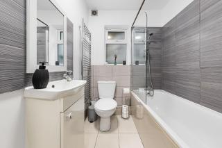 Central Brixton 2-Bedroom Home, Stylish & Spacious, Sleeps 7 - 1