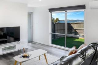 New Mod Home 2 bed bath Home 12km to CBD Airport - 8