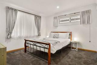 Lovely 2 Bed Home with views - Hobart - 4