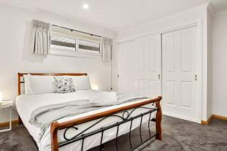 Lovely 2 Bed Home with views - Hobart - 5