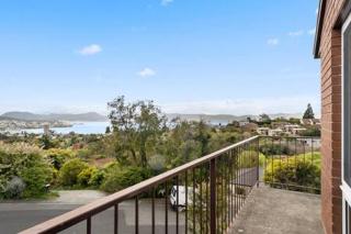 Lovely 2 Bed Home with views - Hobart - 9