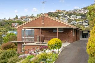 Lovely 2 Bed Home with views - Hobart - 3