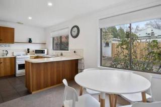 Sandy Bay Cozy Cottage Close to CBD - Hobart - 9