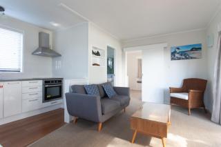 Pacific Rendezvous Resort - 9