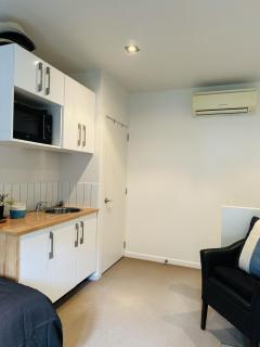 Furnished, modern studio - Wellington - 1