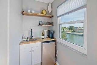 5 Bed3bath waterfront pool home with full gym, office, and heated pool! - Hernando Beach - 2