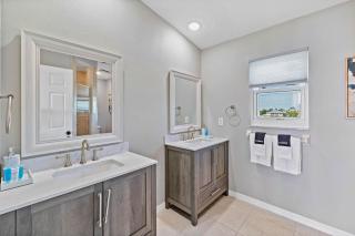 5 Bed3bath waterfront pool home with full gym, office, and heated pool! - Hernando Beach - 6