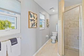 5 Bed3bath waterfront pool home with full gym, office, and heated pool! - Hernando Beach - 5
