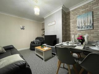 Cosy Home, Family & Contractor Friendly 4 Bedroom Near Leeds Centre, Sleeps 7 - Leeds - 8