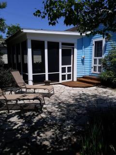 Lily’s Cottage, steps from Journeyman and Acorn! - Three Oaks - 1