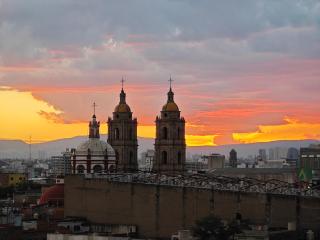 "Paco's Depa" Habitación privada en Depa compartido en el Centro Histórico con alberca y gimnasio! - Guadalajara - 6