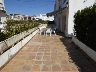 Apartamento con terraza, jardín y piscina comunitaria a 200m de la playa en Sant Carles - ES-228-130 - Llança - 5