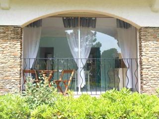 Charmant T2 rénové, proche plage et commerces, balcon, parking, accepte petits animaux - FR-1-776-56 - 8