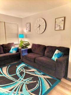 Comfy Home~Teal Feel~Sleeps 8 - 9