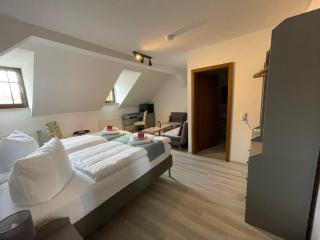 Landhotel Der Distelhof mit Scheunencafé - Dillstädt - 6