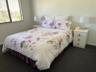 Chesterfield Farm Stay - Private Room - - 7