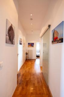 Doppelhaus- Villa Leipzig Schleußig , moderner Altbau Apartment Dachetage mit 2 Schlafzimmern und separatem Zusatzzimmer , Parkplatz - Balkon - Kamin - Eicheparkett - Arbeitsplatz - 1