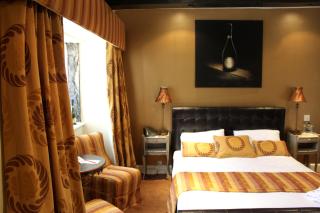 Bert's Rooms at The Black Horse Inn - Brighouse - 4
