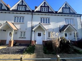 Pass the Keys 3 Bed home away from home - Colchester - 0
