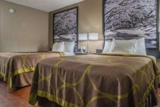 Super 8 by Wyndham Downtown Gatlinburg at Convention Center - Gatlinburg - 6