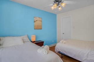NEW BUILD - King Bed 3 BR/3 BA by Downtown - Houston - 1