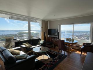 Traveblick Ecksuite Queen-Mary Travemünde 30 Etage mit Meerblick am Strand gelegen - 3